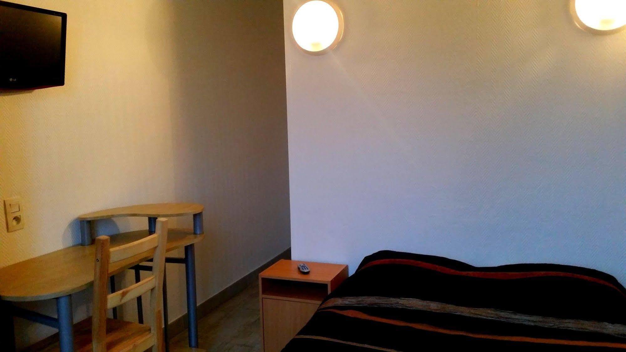 Hotel D'Alsace Villeurbanne Buitenkant foto