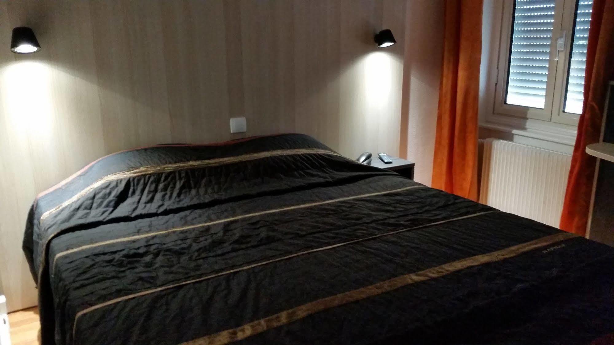 Hotel D'Alsace Villeurbanne Buitenkant foto
